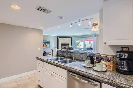 Awesome 3Br 2Bth 1 Block To Beach C2 Newport Beach Exterior foto